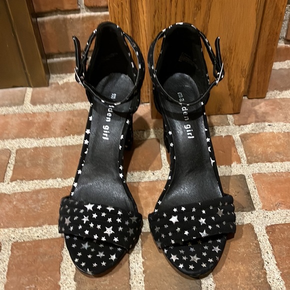 NWOB sz 7.5 Madden girl black w silver stars heels - Picture 3 of 4
